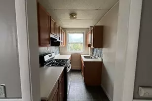 692 Penn St, Fall River, MA 02724 - Photo 3
