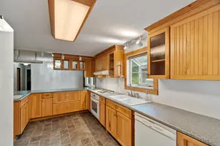 22 Doral Dr, Chelmsford, MA 01863 - Photo 5