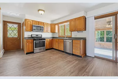 51 Robin, Somerset, MA 02726 - Photo 17