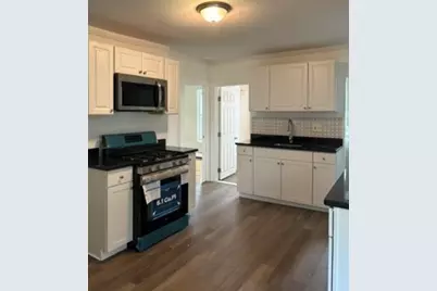 10 Rockdale Ave, Lowell, MA 01854 - Photo 9