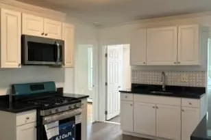 10 Rockdale Ave, Lowell, MA 01854 - Photo 9