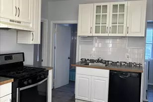 10 Rockdale Ave, Lowell, MA 01854 - Photo 5