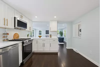 127 Crescent Pl, Hanson, MA 02341 - Photo 9