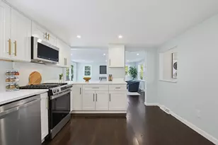 127 Crescent Pl, Hanson, MA 02341 - Photo 9