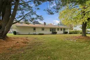 8 Trinity St, Danvers, MA 01923 - Photo 9