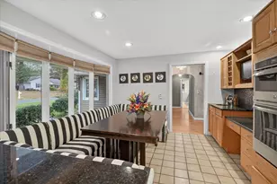 25 Ridgeway Cir, Springfield, MA 01118 - Photo 5
