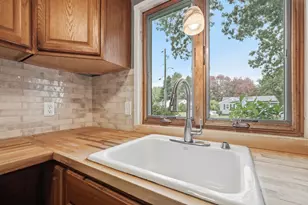 93 Balboa Dr, Springfield, MA 01119 - Photo 5