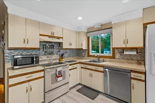 37 Donna Dr, Plymouth, MA 02360 - Photo 9