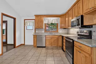 10 Roundwood Rd, Natick, MA 01760 - Photo 9