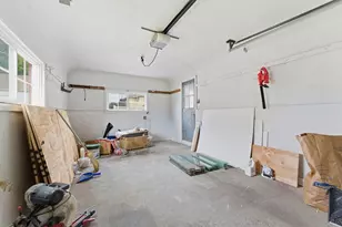 6 Bennington St, Springfield, MA 01108 - Photo 35