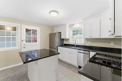6 Bennington St, Springfield, MA 01108 - Photo 5