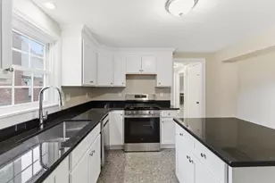 6 Bennington St, Springfield, MA 01108 - Photo 7