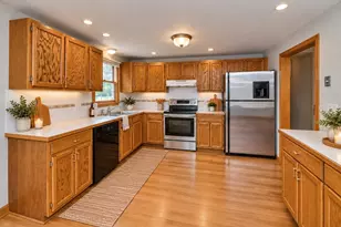27 Mystic Ave, Wilmington, MA 01887 - Photo 3