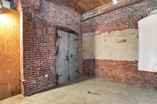 172 Middle St, Lowell, MA 01852 - Photo 7