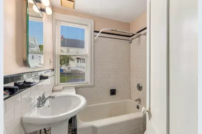 260 Metropolitan Ave, Boston, MA 02131 - Photo 9