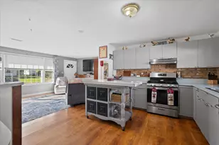 5 Caroline Dr, Bellingham, MA 02019 - Photo 9