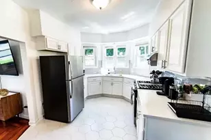 469 Mt Hope Ave, Fall River, MA 02724 - Photo 3