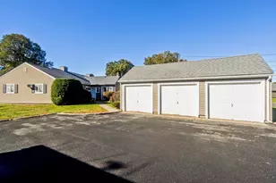 183 Applewood Dr, Chicopee, MA 01022 - Photo 3