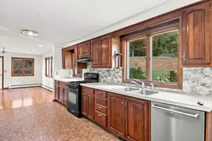 113 Kilburn St, Lunenburg, MA 01462 - Photo 5