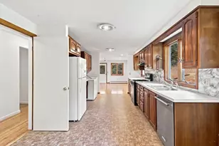 113 Kilburn St, Lunenburg, MA 01462 - Photo 5