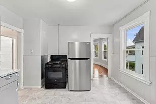 190 Oak St, Springfield, MA 01151 - Photo 3