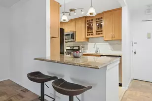 9 Hawthorne Pl, Boston, MA 02114 - Photo 5