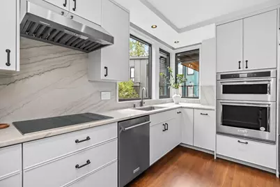 8 Holworthy Terrace #8, Cambridge, MA 02138 - Photo 11