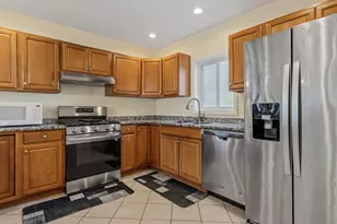 11 Blossom St, Lowell, MA 01852 - Photo 11