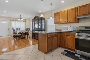 11 Blossom St, Lowell, MA 01852 - Photo 13