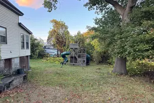 181 W London, Lowell, MA 01852 - Photo 35