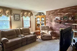 27 Tiffany Cir, Millbury, MA 01527 - Photo 3