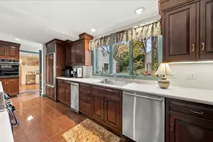 102 Central St, Hingham, MA 02043 - Photo 3