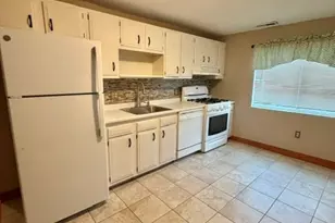 38 Walker St, Lowell, MA 01854 - Photo 5