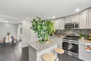 1426 Roosevelt Ave, Springfield, MA 01109 - Photo 9