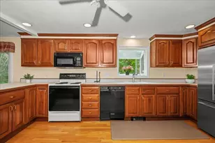 18 Fairview Dr, Southborough, MA 01772 - Photo 9