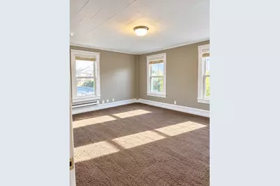 321-323 Lawrence St, Lowell, MA 01850 - Photo 15