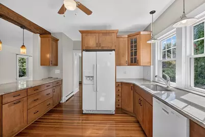 26 Homecrest St, Longmeadow, MA 01106 - Photo 9