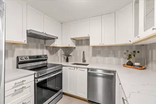 185 Quincy Shore Dr, Quincy, MA 02171 - Photo 3