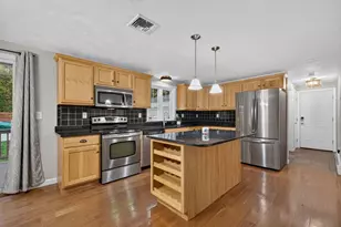 45 Metacomet Ave, Taunton, MA 02718 - Photo 9