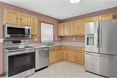 305 Wren St, Taunton, MA 02718 - Photo 5