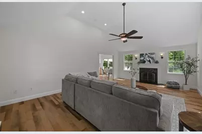 128 Memorial Dr, Shrewsbury, MA 01545 - Photo 11