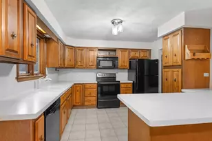 700 County St, Seekonk, MA 02771 - Photo 13