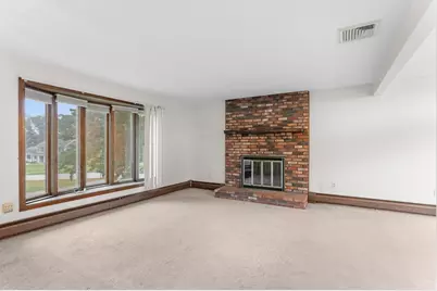 700 County St, Seekonk, MA 02771 - Photo 7