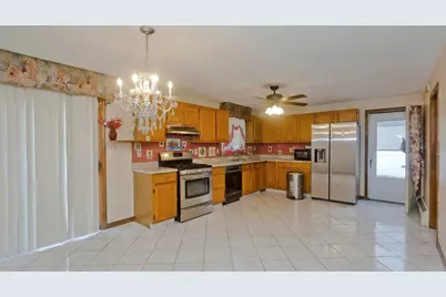 274 Gilbert Ave, Springfield, MA 01119 - Photo 5