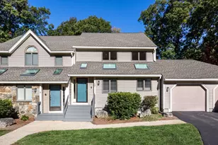 10 Magnolia Dr, Franklin, MA 02038 - Photo 1