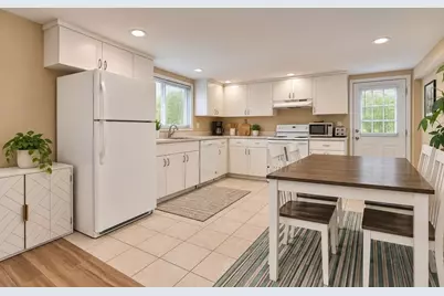 25 Venice Ave, Saugus, MA 01906 - Photo 23