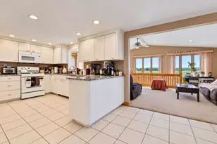 25 Venice Ave, Saugus, MA 01906 - Photo 9