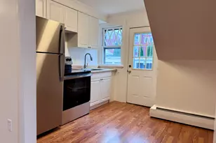 65R Pleasant St, Marblehead, MA 01945 - Photo 5