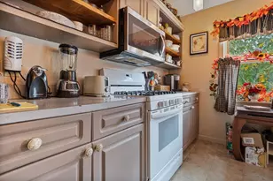 8 Oriole Dr, Agawam, MA 01030 - Photo 13
