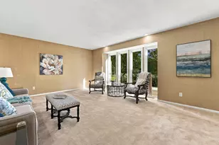692 Wolf Swamp Rd, Longmeadow, MA 01106 - Photo 7